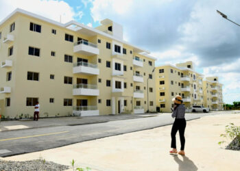 Médicos reclaman entrega de apartamentos en Santo Domingo Norte