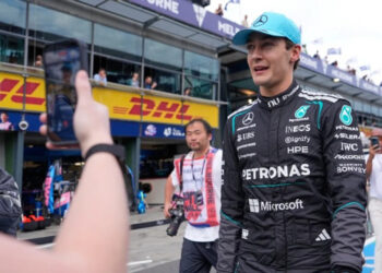 Mercedes logra doblete en clasificación del GP de Australia