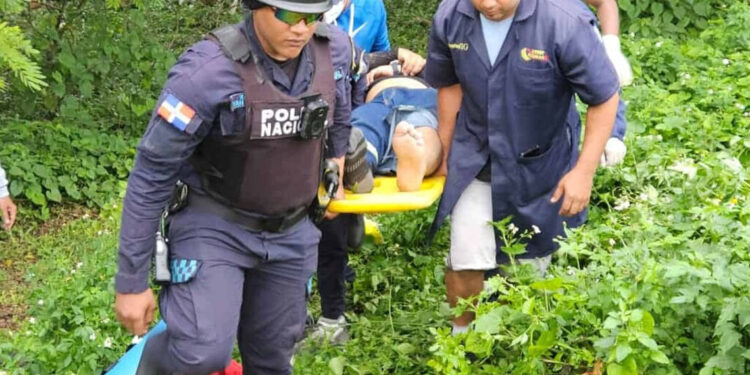Motorista cae a cañada tras choque en Los Jardines del Norte