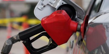 PLD critica alza de combustibles y pide plan por guerra en Irán