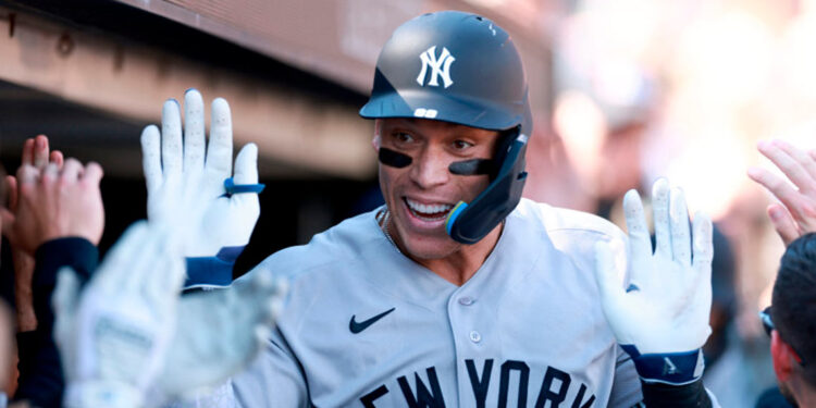 Yankees blanquean a Gigantes con jonrones