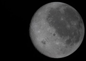 Artemis II alcanza órbita lunar tras 50 años