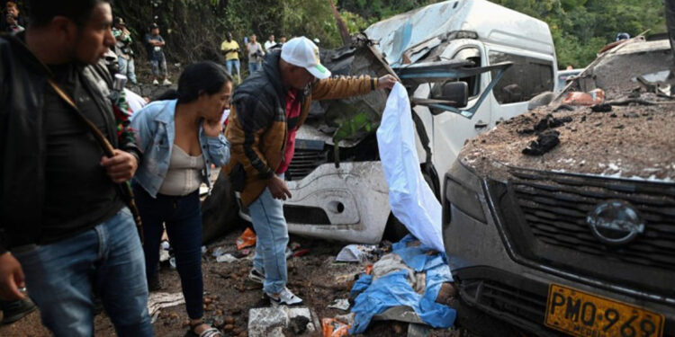 Aumentan a 19 muertos por atentado en Colombia