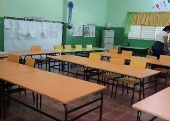 Baja asistencia escolar tras lluvias en Santo Domingo
