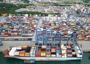 Bloqueo de Ormuz dispara costos en canal de Panamá