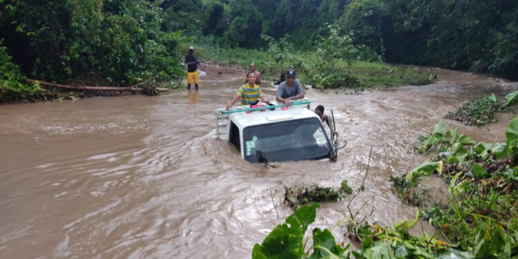 COE alerta por lluvias y pide evitar ríos y cañadas