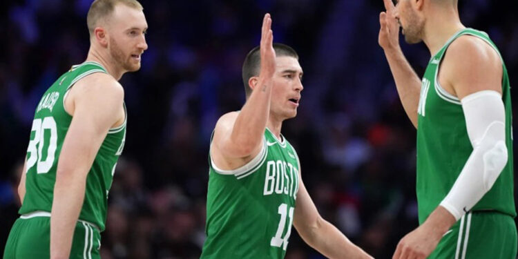 Celtics aplastan a 76ers pese al regreso de Embiid