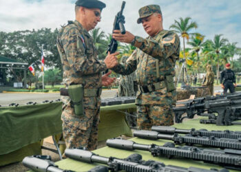 Defensa entrega equipos al Ejército dominicano