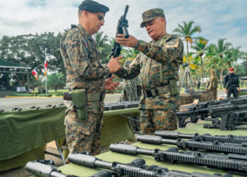 Defensa entrega equipos al Ejército dominicano