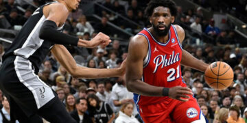 Embiid será operado de apendicitis sin fecha