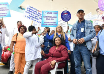 Enfermeras realizan plantón nacional por reivindicaciones