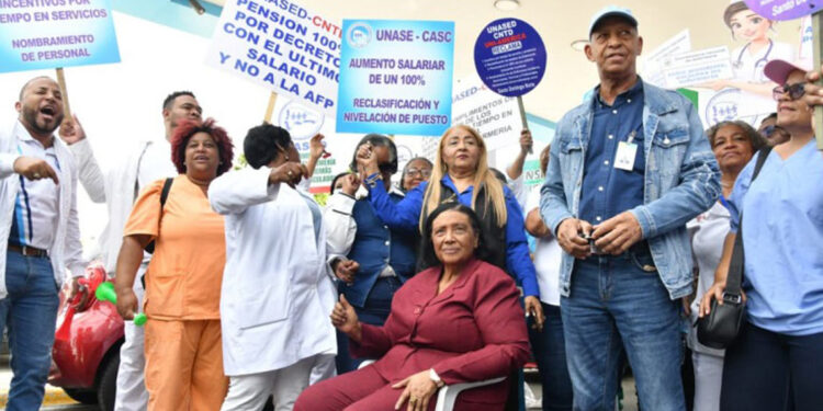 Enfermeras realizan plantón nacional por reivindicaciones