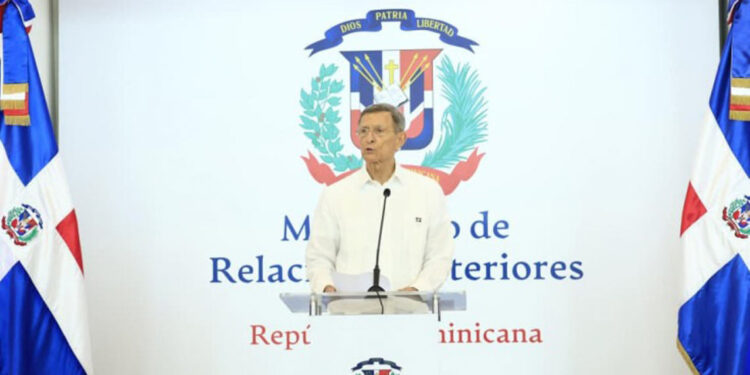 Estado controlará ingresos consulares en República Dominicana