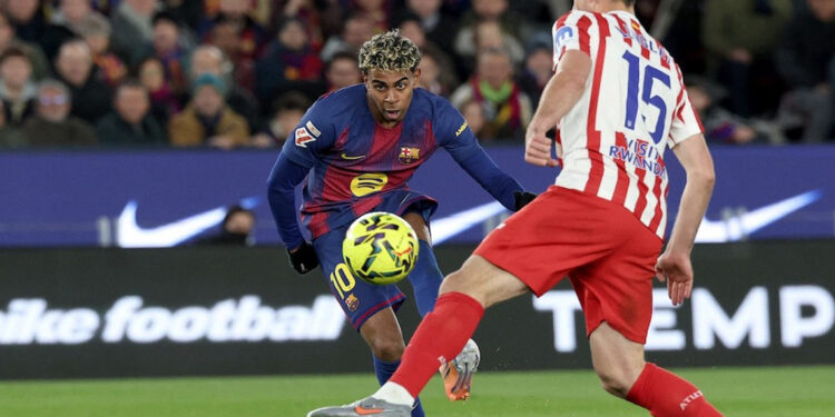 FC Barcelona vence al Atlético y se afianza líder