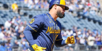 Gary Sánchez impulsa triunfo de Cerveceros