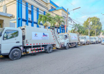 Gobierno revisa subasta de camiones compactadores
