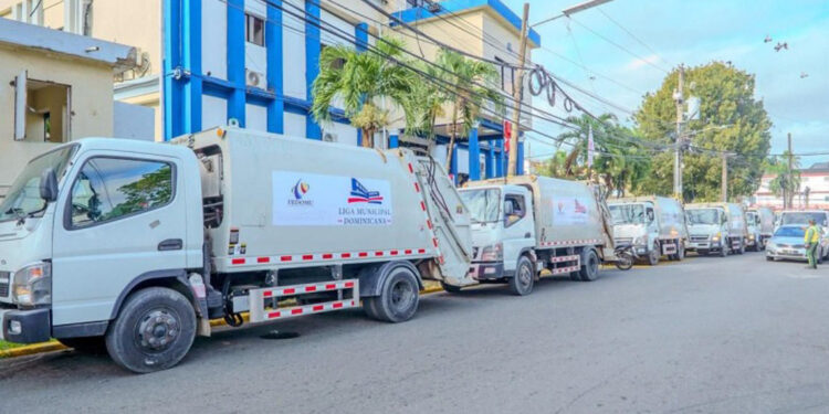 Gobierno revisa subasta de camiones compactadores