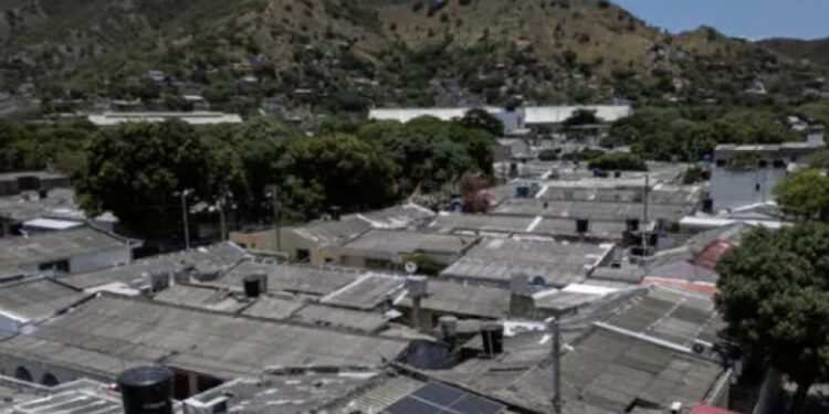 Granjas solares llevan electricidad a pobres en Colombia
