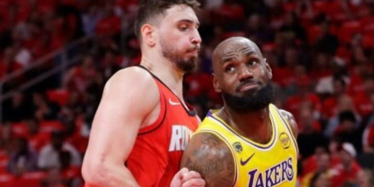 Lakers logran tercera victoria seguida en playoffs