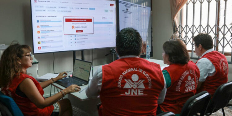 Perú rechaza elecciones complementarias y fija balotaje