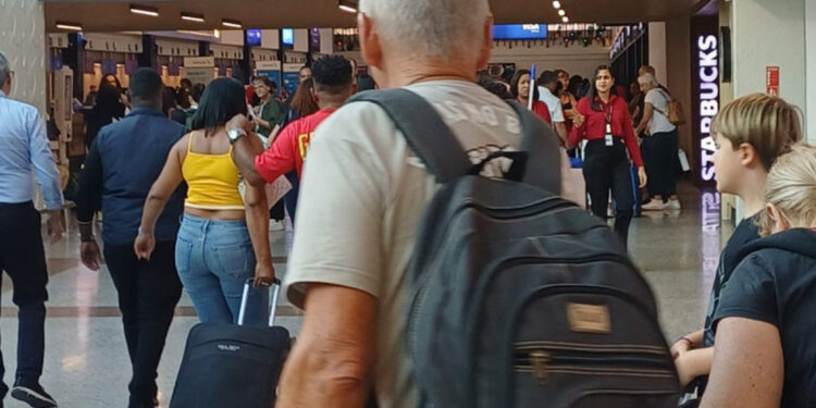 Refuerzan seguridad aeroportuaria en Semana Santa