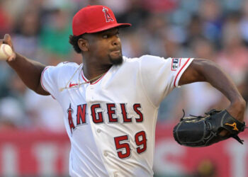 Soriano domina y Angelinos vencen a Toronto