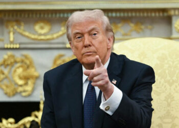 Trump afirma Irán está en colapso y pide reabrir Ormuz