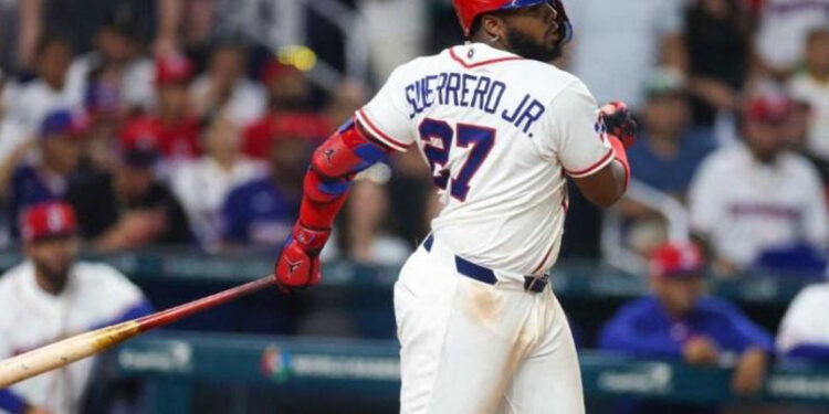 Vladimir Guerrero Jr. honra víctimas del Jet Set
