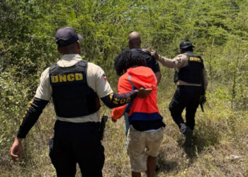 Arrestan dos vinculados a red de microtráfico en Boca Chica