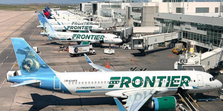 Avión atropella y mata a peatón en Denver