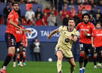 Barcelona vence a Osasuna y acaricia título de Liga
