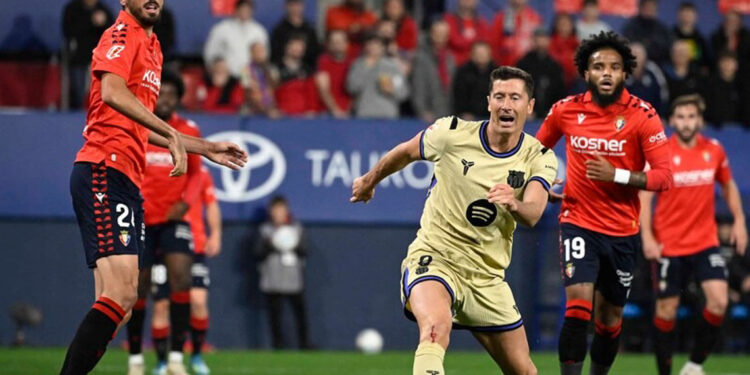 Barcelona vence a Osasuna y acaricia título de Liga