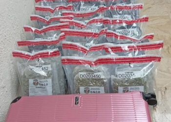 DNCD ocupa maletas con presunta marihuana en Punta Cana
