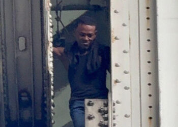 Detienen hombre atrincherado en puente Duarte
