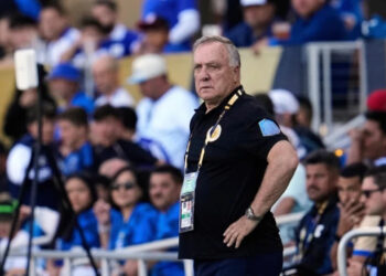 Dick Advocaat regresa a Curazao para el Mundial