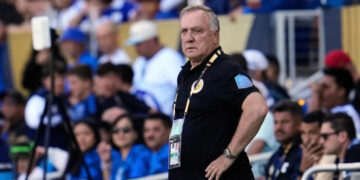 Dick Advocaat regresa a Curazao para el Mundial