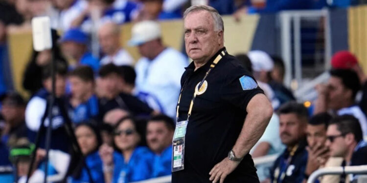 Dick Advocaat regresa a Curazao para el Mundial