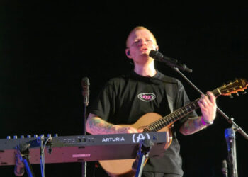 Ed Sheeran emociona al Quisqueya con su concierto