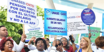 Enfermeras mantienen paro pese a diálogo con Abinader