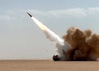 Estados Unidos ataca objetivos iraníes en Ormuz