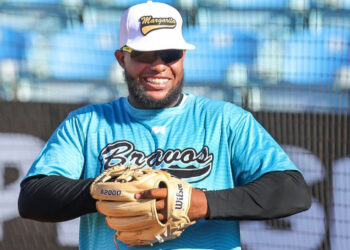 Estrellas firman al inicialista Juan Santana