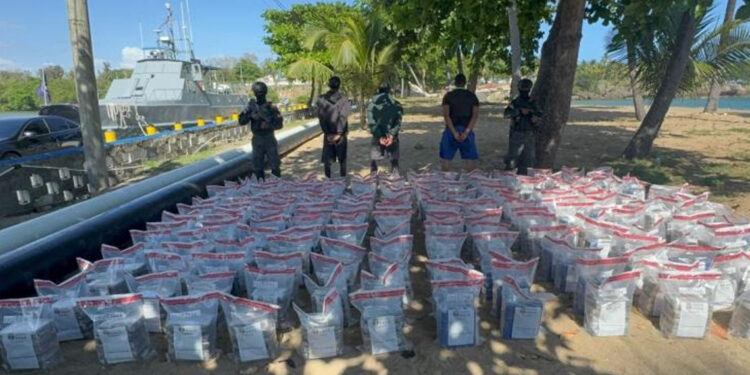 Incautan 978 paquetes de cocaína cerca de SD
