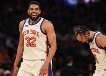 Knicks aplastan a Sixers en semifinal del Este