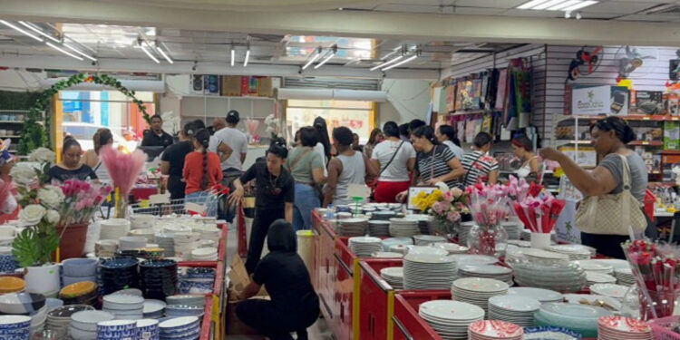 Nostalgia y ventas marcan Día de las Madres en Santiago