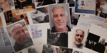 Nuevas víctimas de Epstein declaran en París