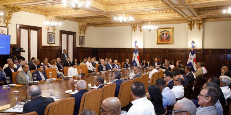Partidos critican recorte de fondos por autoritario