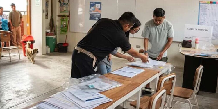Perú alcanza 95 % revisión de actas tras elecciones