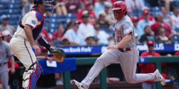 Rojos vencen a Filis con tres impulsadas de Lowe