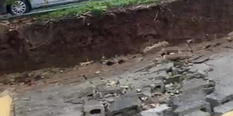 Se desploma pared de escuela en Sabana Perdida