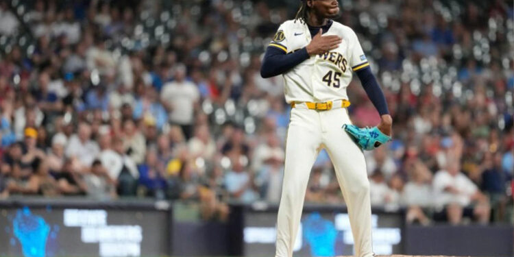 Suspenden a Abner Uribe por gesto ante Cardenales